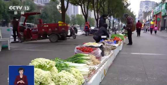 城管和摊贩不再“你赶我躲”！这里想了一个妙招 ​