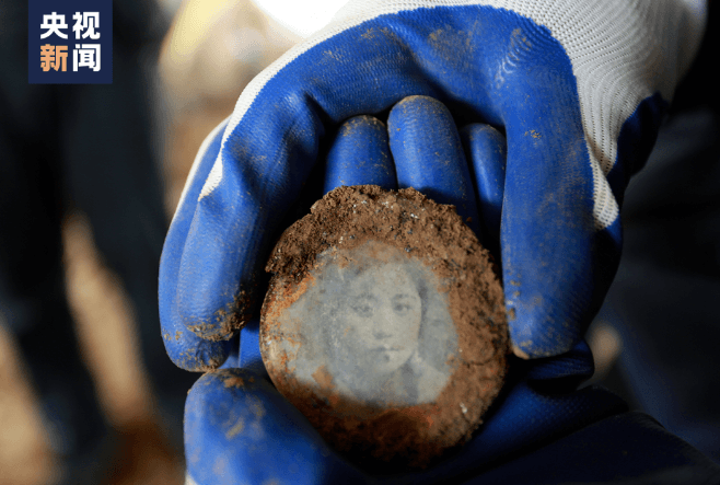 82年了，烈士手中紧紧握着一张照片……她是谁？