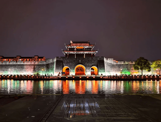 和我在江南的街头走一走，喔喔喔喔喔……