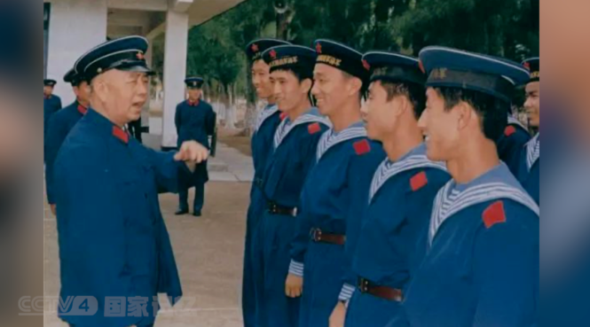 他说：如果中国没有航空母舰，我死不瞑目！