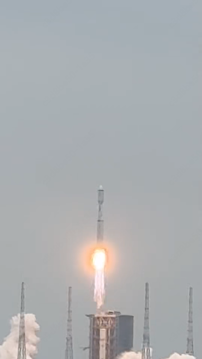 鹊桥二号中继星发射成功！