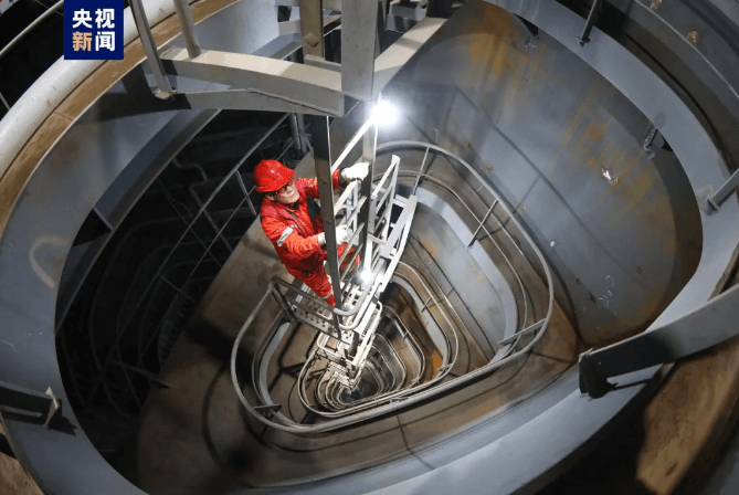 近30层楼高，这个“超级碗”完工了