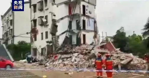 安徽铜陵一栋5层居民楼发生坍塌