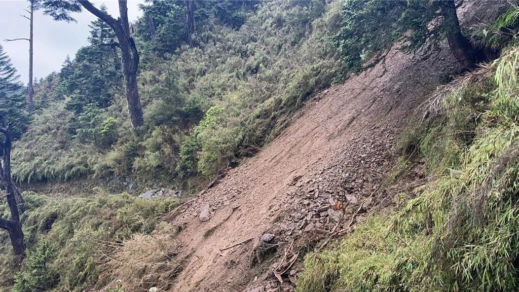 主峰步道塌方 台湾玉山公园暂停入园