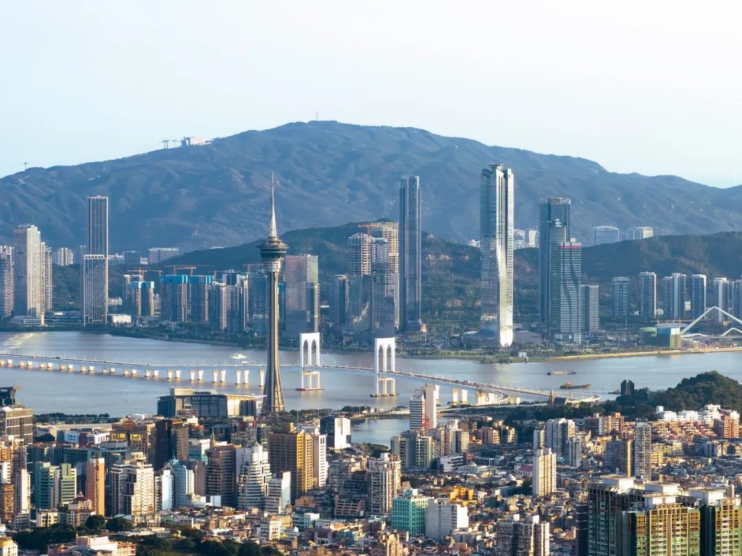 有关澳门经济，特区行政长官答大湾区之声记者