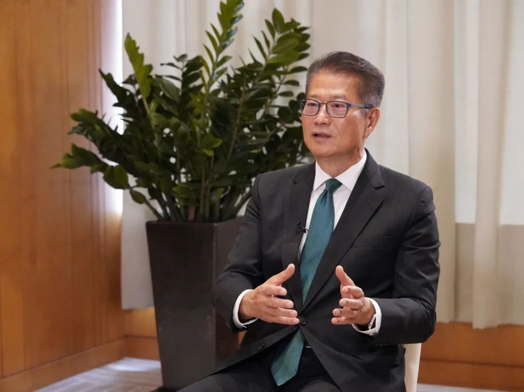 专访陈茂波丨背靠祖国 稳中求进 实现香港更好发展