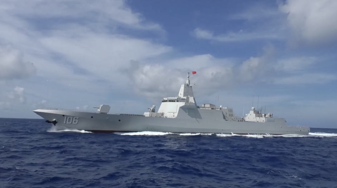 外舰挑衅我航母！“万吨大驱”全速拦截→