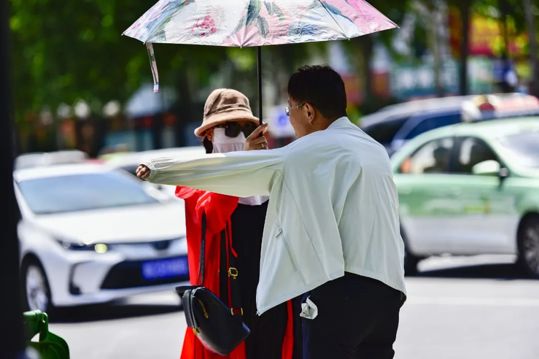 广东人注意，出门可以多穿红色衣服