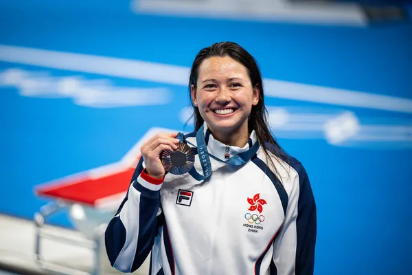 何诗蓓夺得女子100米自由泳铜牌 李家超：香港以她为荣