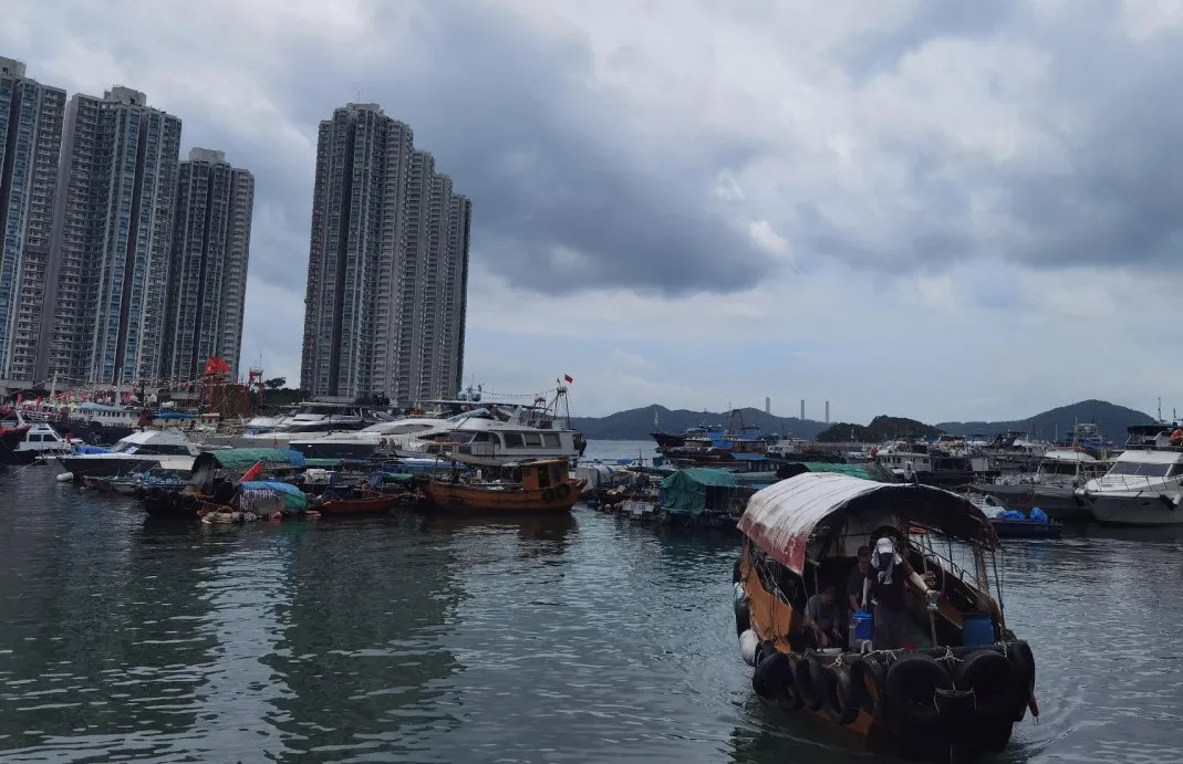 台风“摩羯”将直接影响广东，港澳发出一号戒备信号