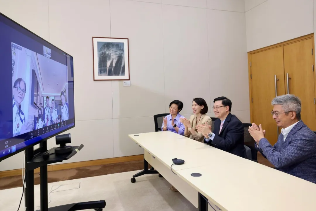 李家超点赞：你们是香港市民心中的英雄和榜样