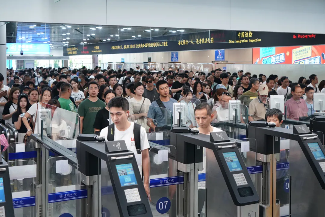 广东多个口岸迎客流高峰，通关提示→