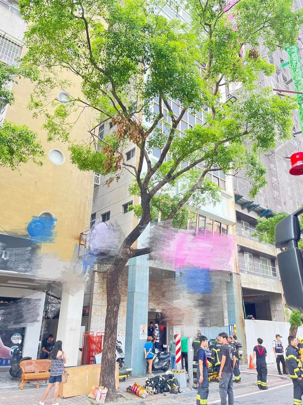 台湾高雄一旅馆今天发生火灾