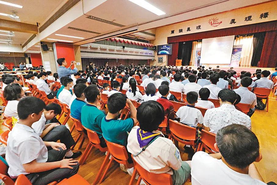 香港学生提问，“如何才能成为航天员？”
