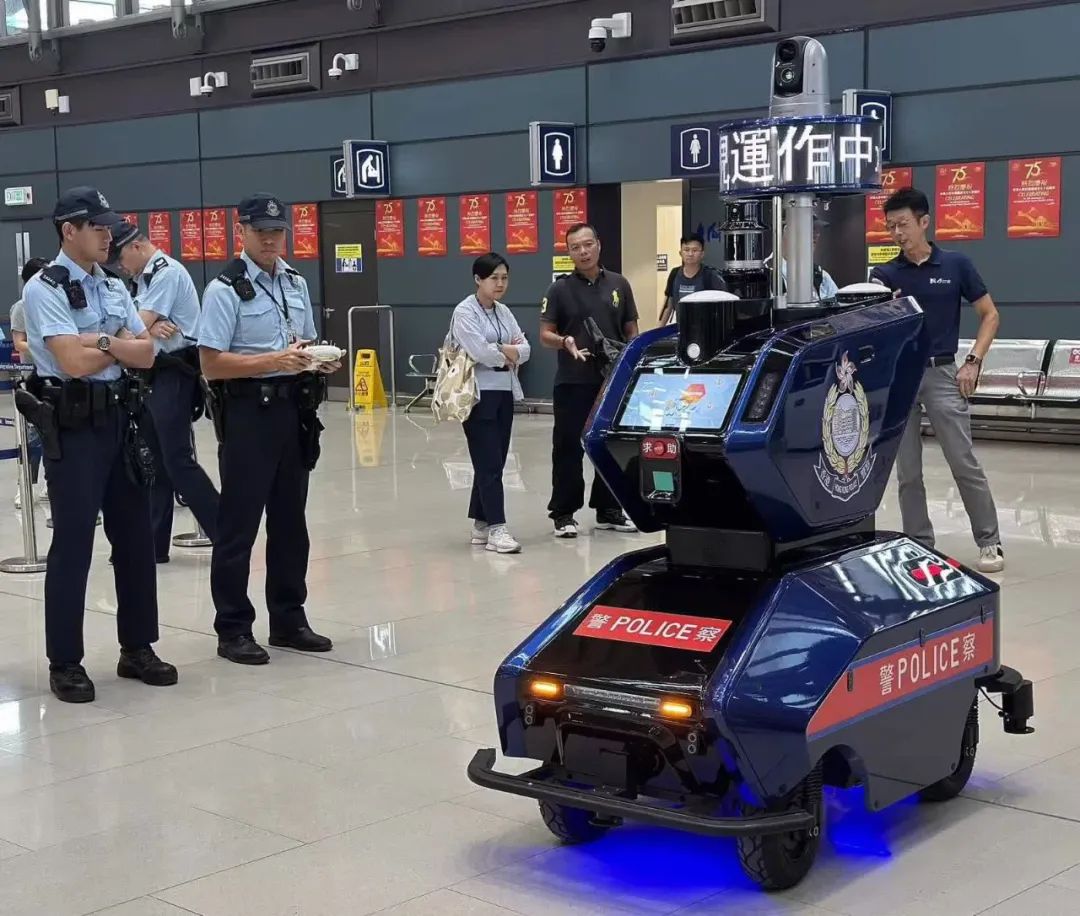 警队带个“大块头”，出现在港珠澳大桥香港口岸