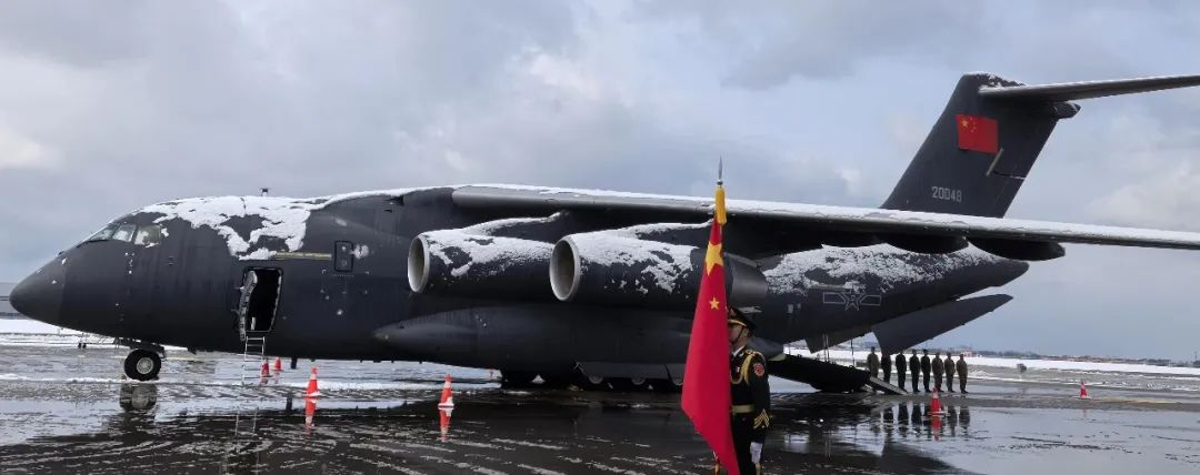 国旗领路，回家了！