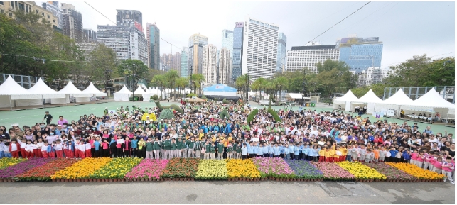 逾1100名學生為香港花卉展覽鑲嵌大型花壇