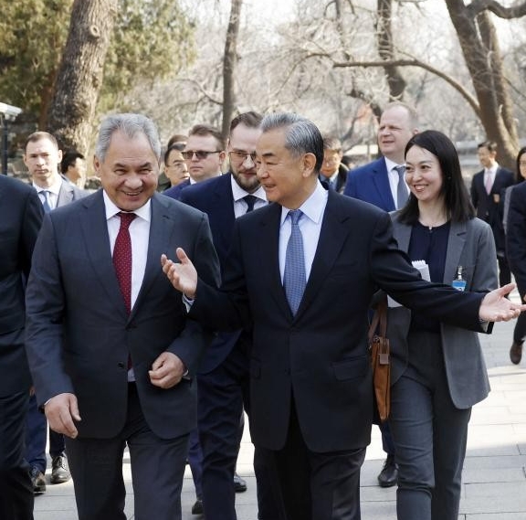 王毅會紹伊古：中俄關係不受第三方干擾