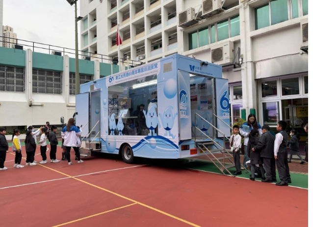 東江水供港60周年專題展覽車走進社區