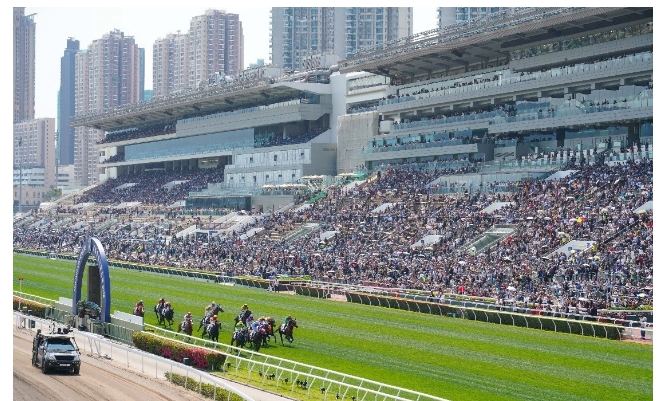 寶馬香港打吡大賽舉行 近7.2萬人入場觀賽旅客創新高