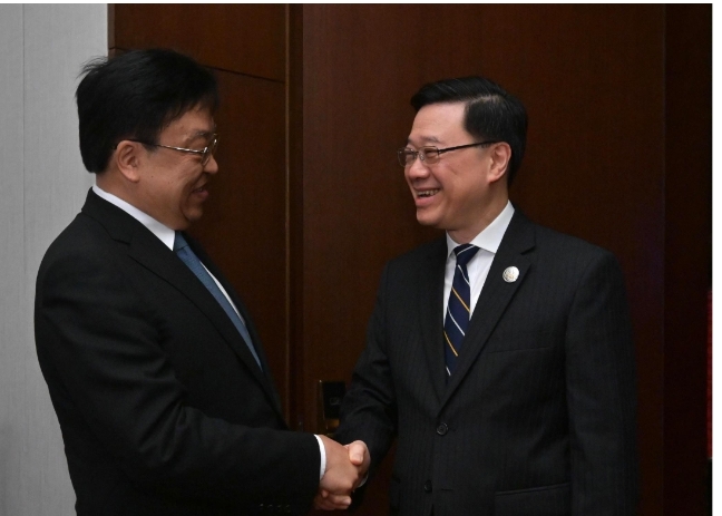 李家超在海南與香港青年交流