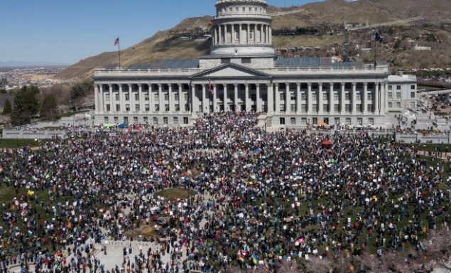 全美爆發反特朗普示威