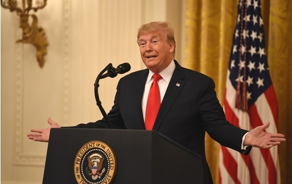 美參議員促查特朗普是否涉內幕交易