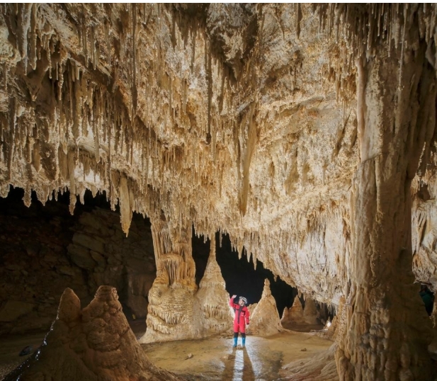 貴州遵義發現4.8億年“地下水晶宮”
