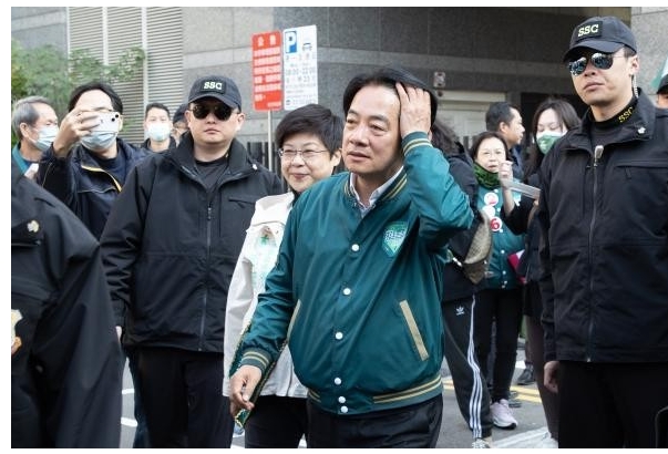 賴清德籲民眾“吃苦當吃補”惹議