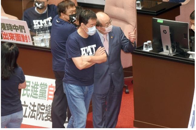 台民調：近六成民眾反對“大罷免”