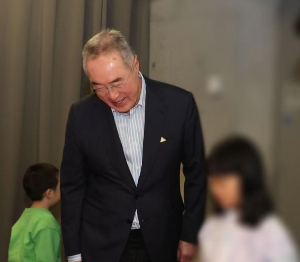 唐英年邀請20位來自江蘇和本地小孩與畢加索對話