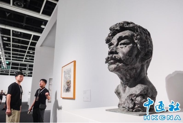 廣東美術百年大展在港開幕 藝術家贊歷史性、使命感兼具