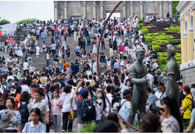 今年至今澳門出入境人次已突破 一 億