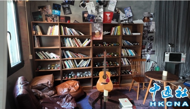 北京見聞：京城酒吧出新招 “以書換酒”引客來