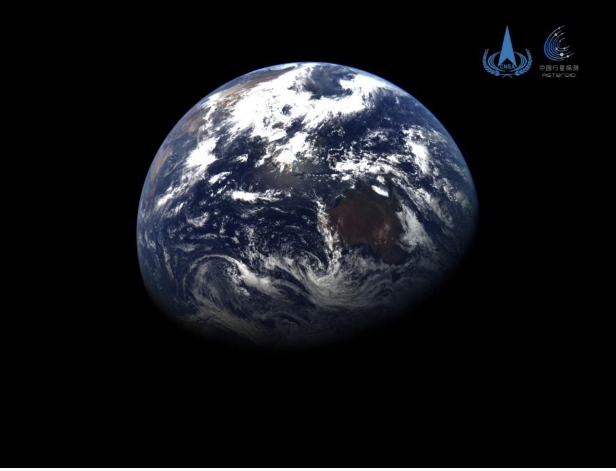59萬千米外！天問二號拍攝的地月影像圖發布