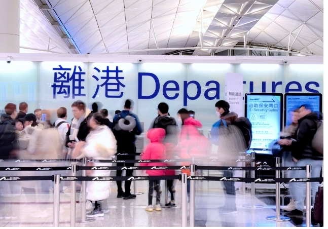 香港改發三號風球　機場將通宵處理受影響航班