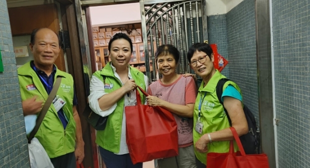 香港關愛隊已探訪53萬戶長者或有需要住戶