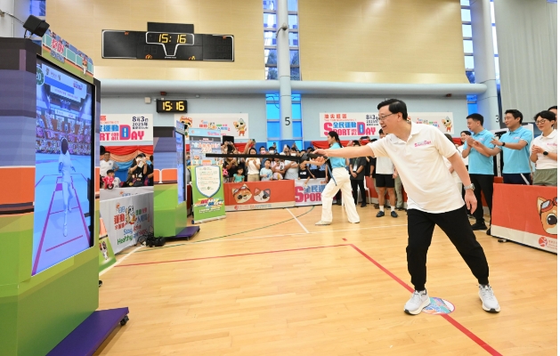 李家超出席全民運動日 冀市民為健康“投資”