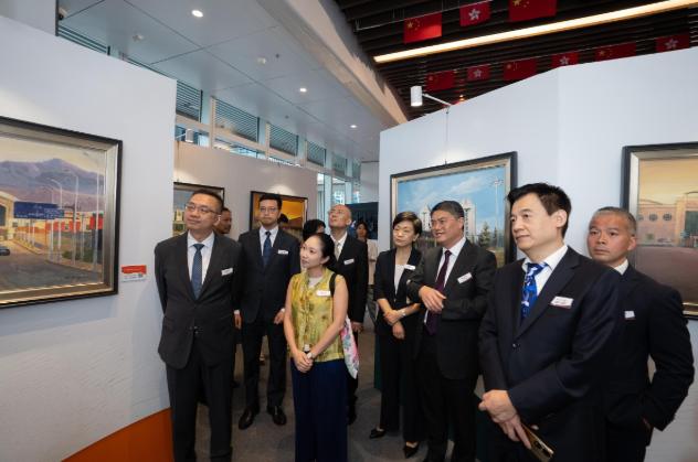 香港入境處辦油畫展紀念抗戰勝利80周年