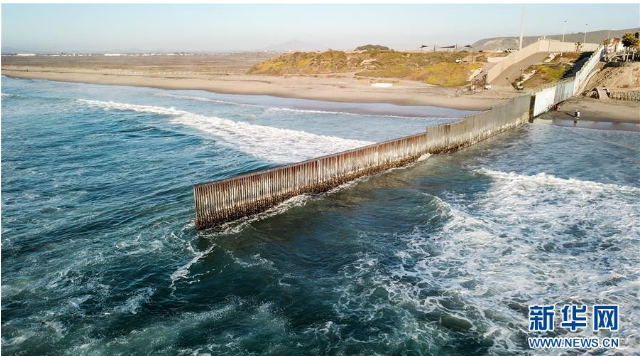 美國擬將美墨邊境牆漆成黑色 以阻止非法移民攀爬