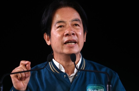 大罷免”結束了，夜間賴清德辦公室的燈又亮了起來