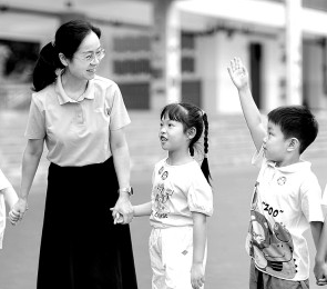 育时代强师，夯强国之基