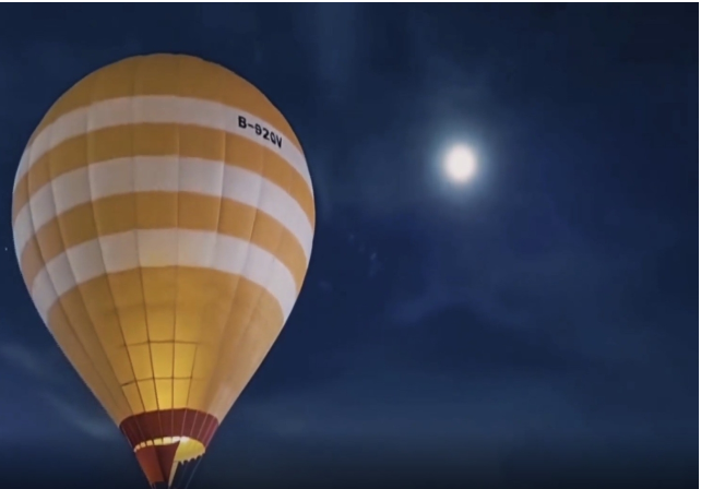 中秋文化出圈：中国游客海外點燈籠，外国游客国内着汉服