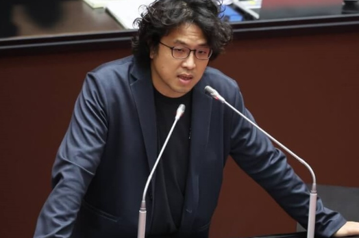 央視8分鐘影片“起底”沈伯洋 台媒高度關注