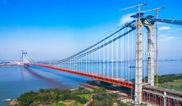 世界大跨度四主纜懸索橋燕磯長江大橋合龍