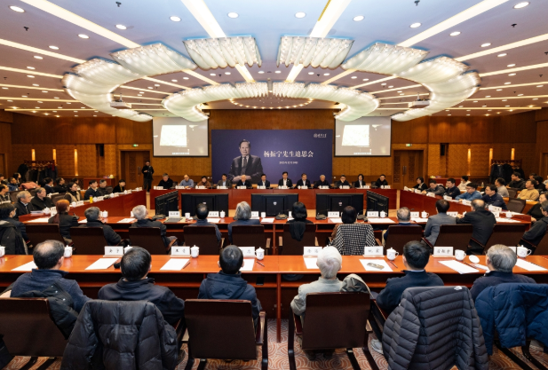 翁帆追憶楊振寧 含淚發言幾度哽咽