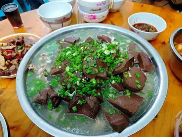 台胞打卡重慶合川 赴“刨豬湯之約”