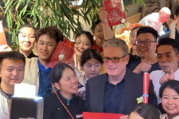 斯塔默訪華第 一餐：北京使館區網紅餐廳嘗雲南菜