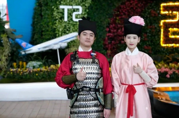 廣州白雲機場漢服火出圈，網友：這是行走的文化自信