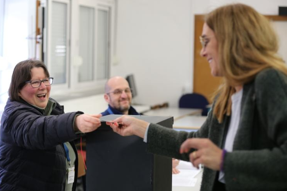 葡萄牙40年來首 次啟動總統選舉第二輪投票